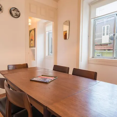 Lovelystay - Chiado 2 Bedroom Charm! アパート