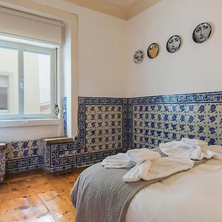 Lovelystay - Chiado 2 Bedroom Charm! リスボン