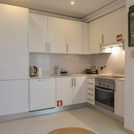 Apartment Lovelystay - Chiado 2 Bedroom Charm! *